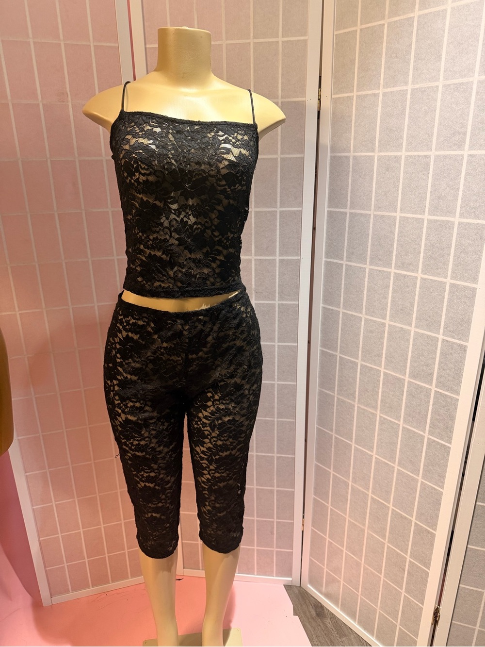 superdown Black Lace Crop Top & Capri Pants Set